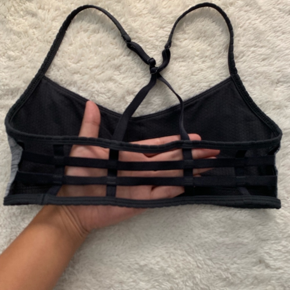 Lululemon Sports Bra Crossed Back Size 4 - Picture 2 of 3